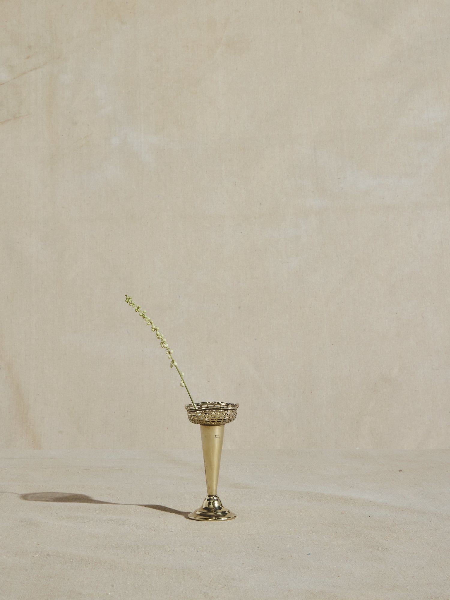 Petit vase en argent terni