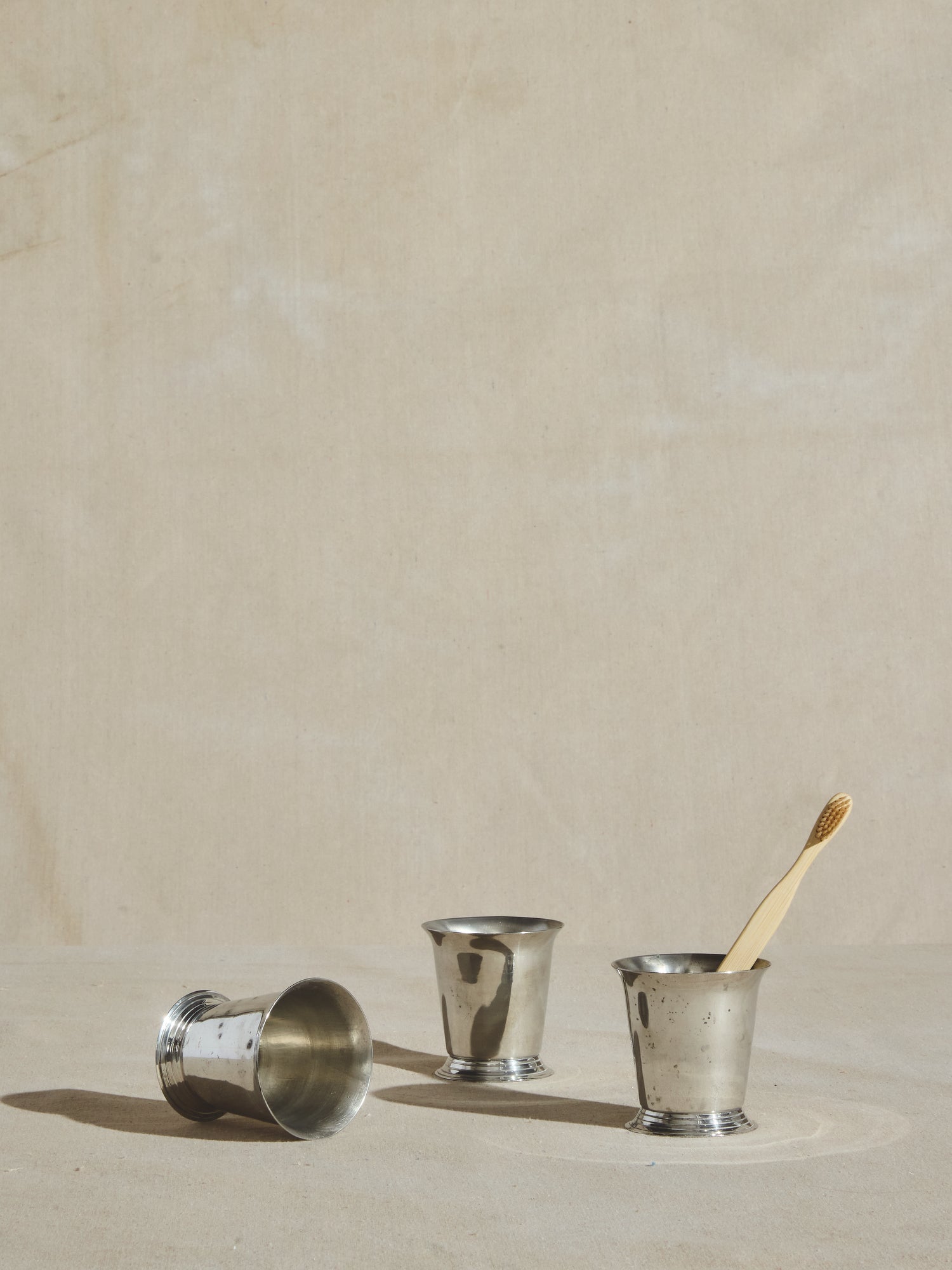 Tasses en étain