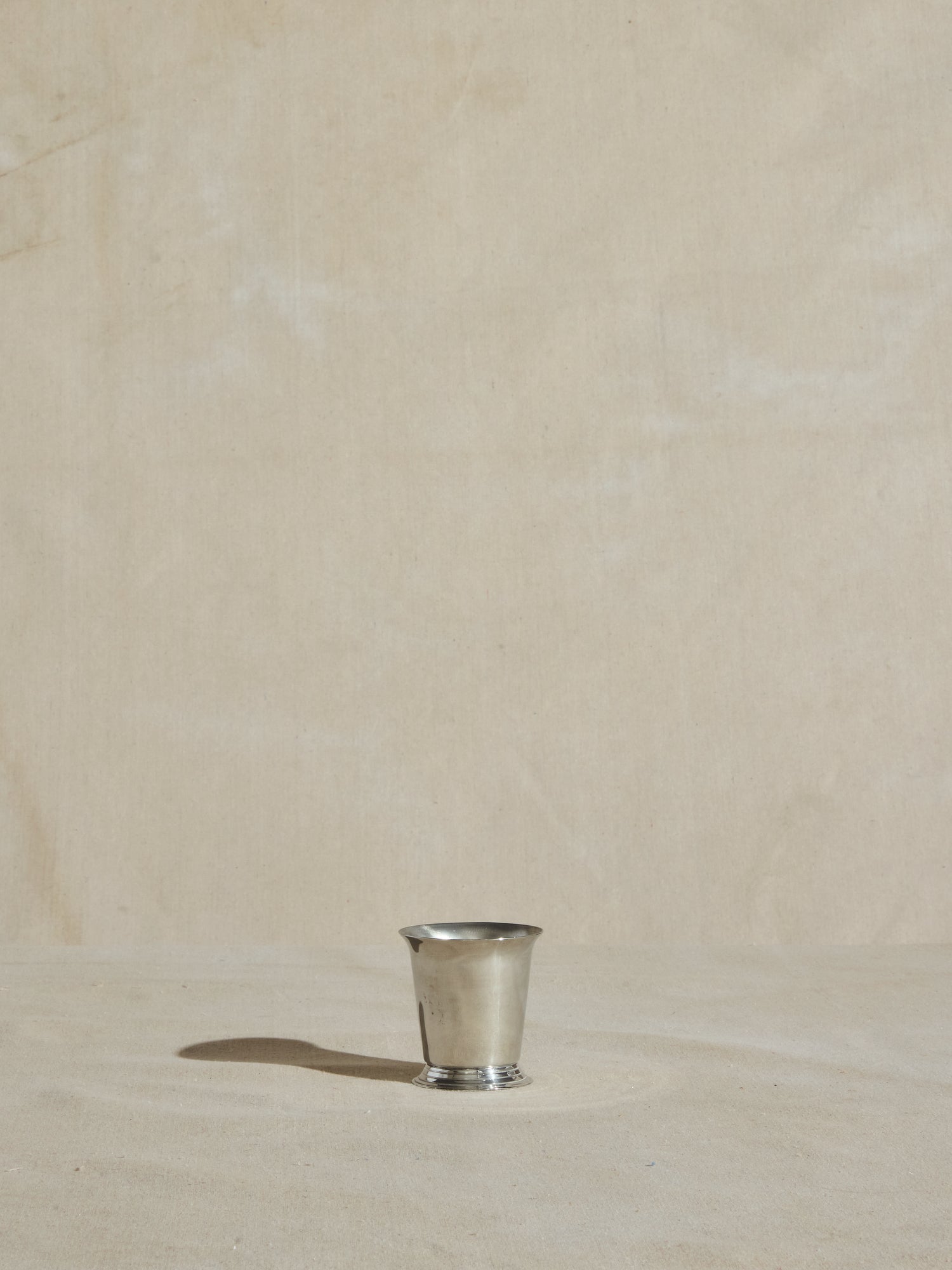 Tasses en étain
