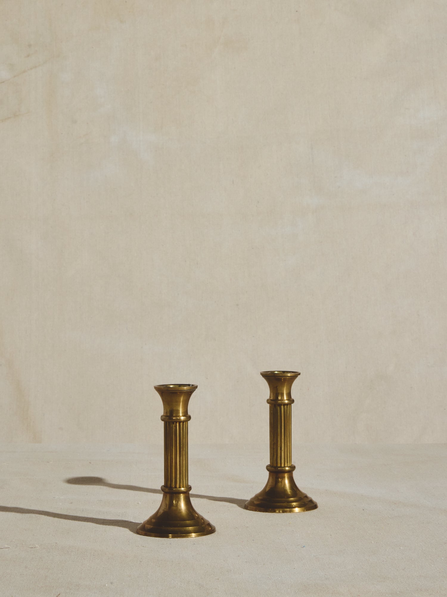 Bougeoirs colonnes en laiton