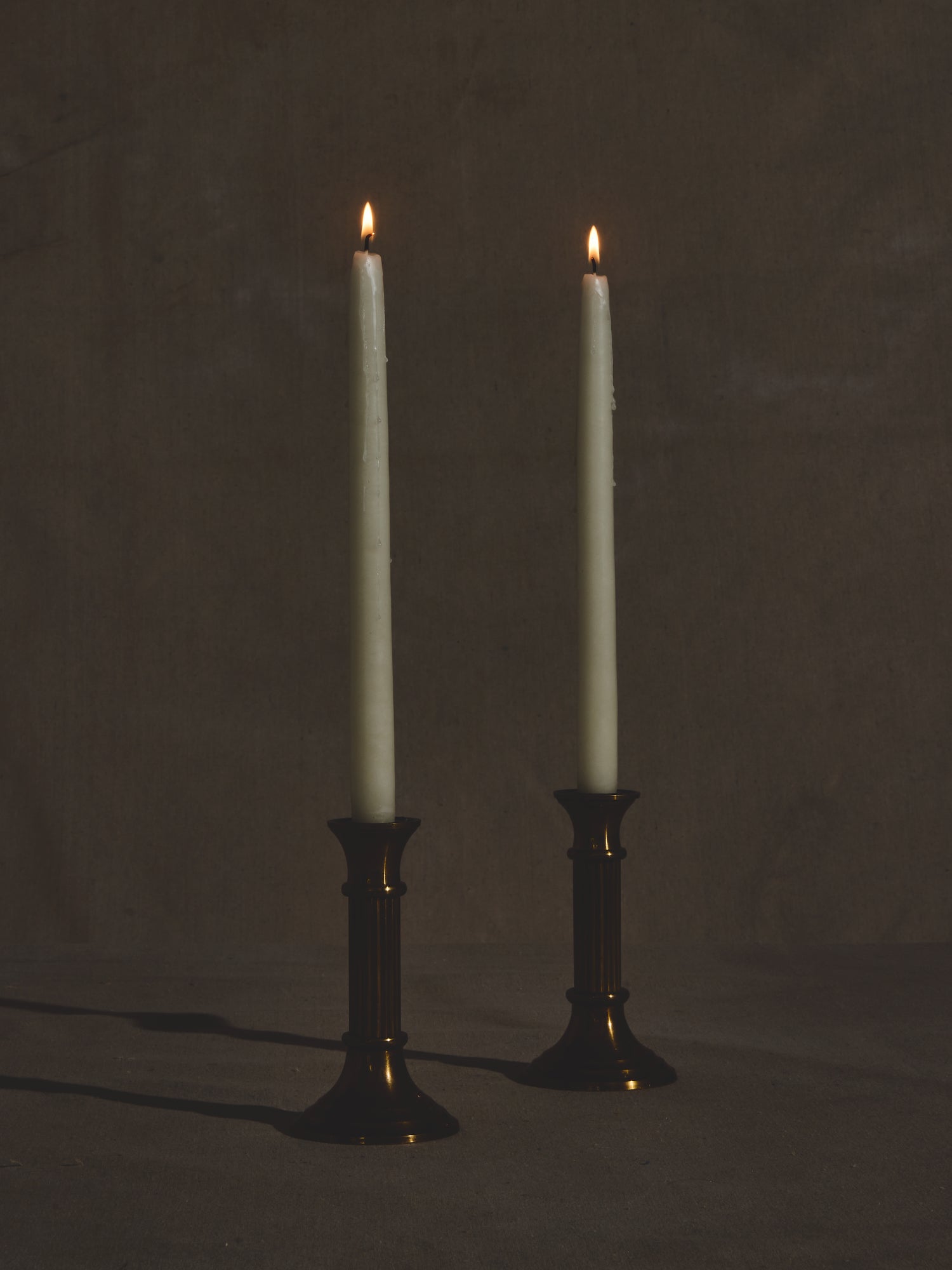 Bougeoirs colonnes en laiton