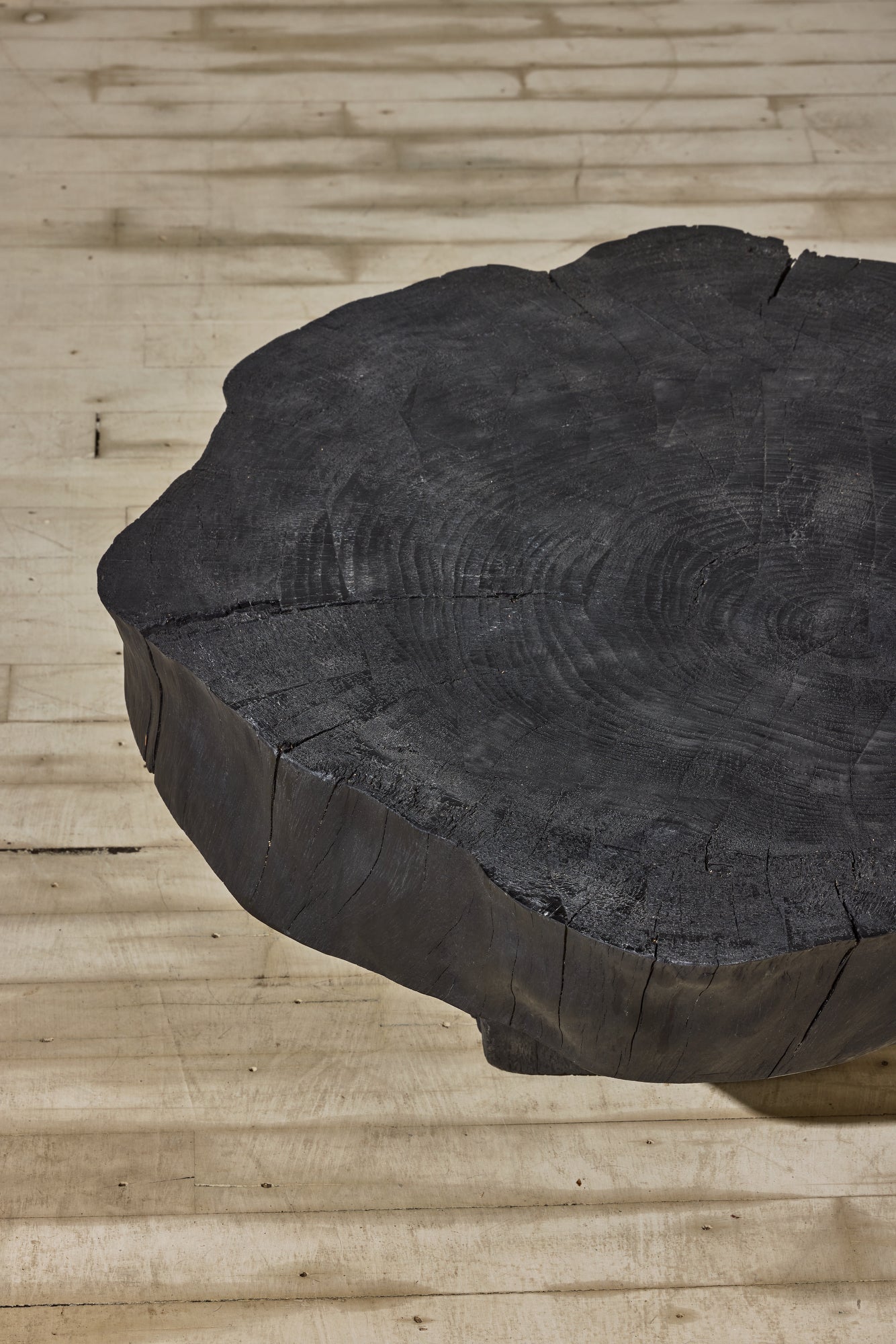 Table basse espagnole ébonisée c. 1970