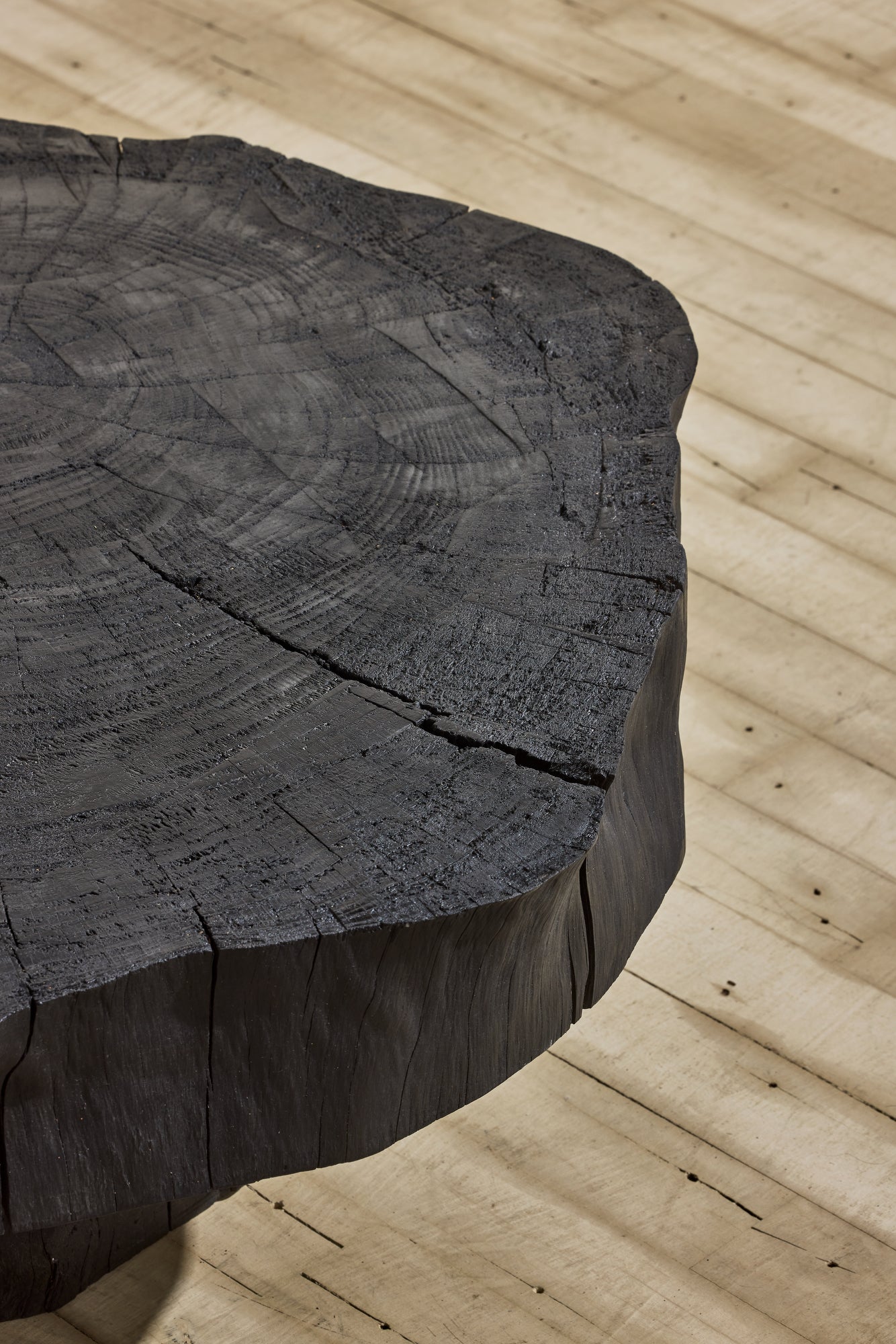 Table basse espagnole ébonisée c. 1970