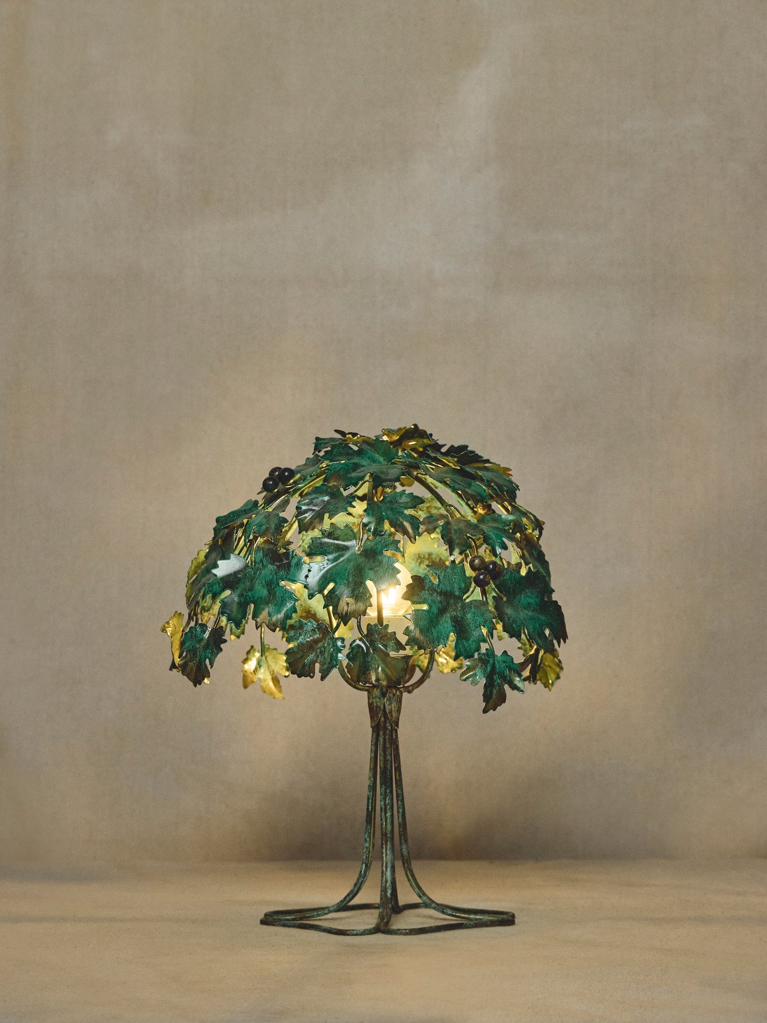Grapevine Leaf Table Lamp