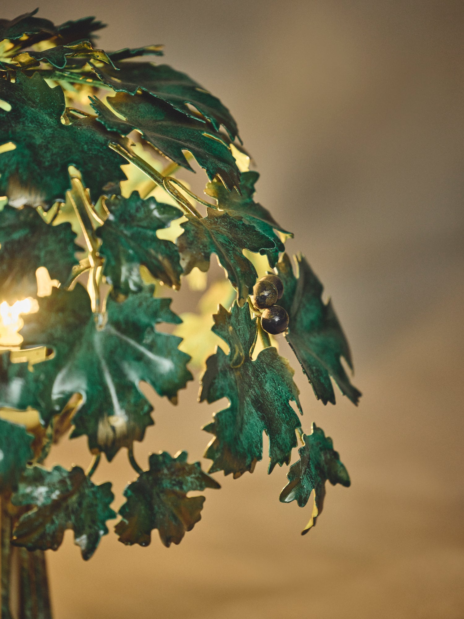 Grapevine Leaf Table Lamp