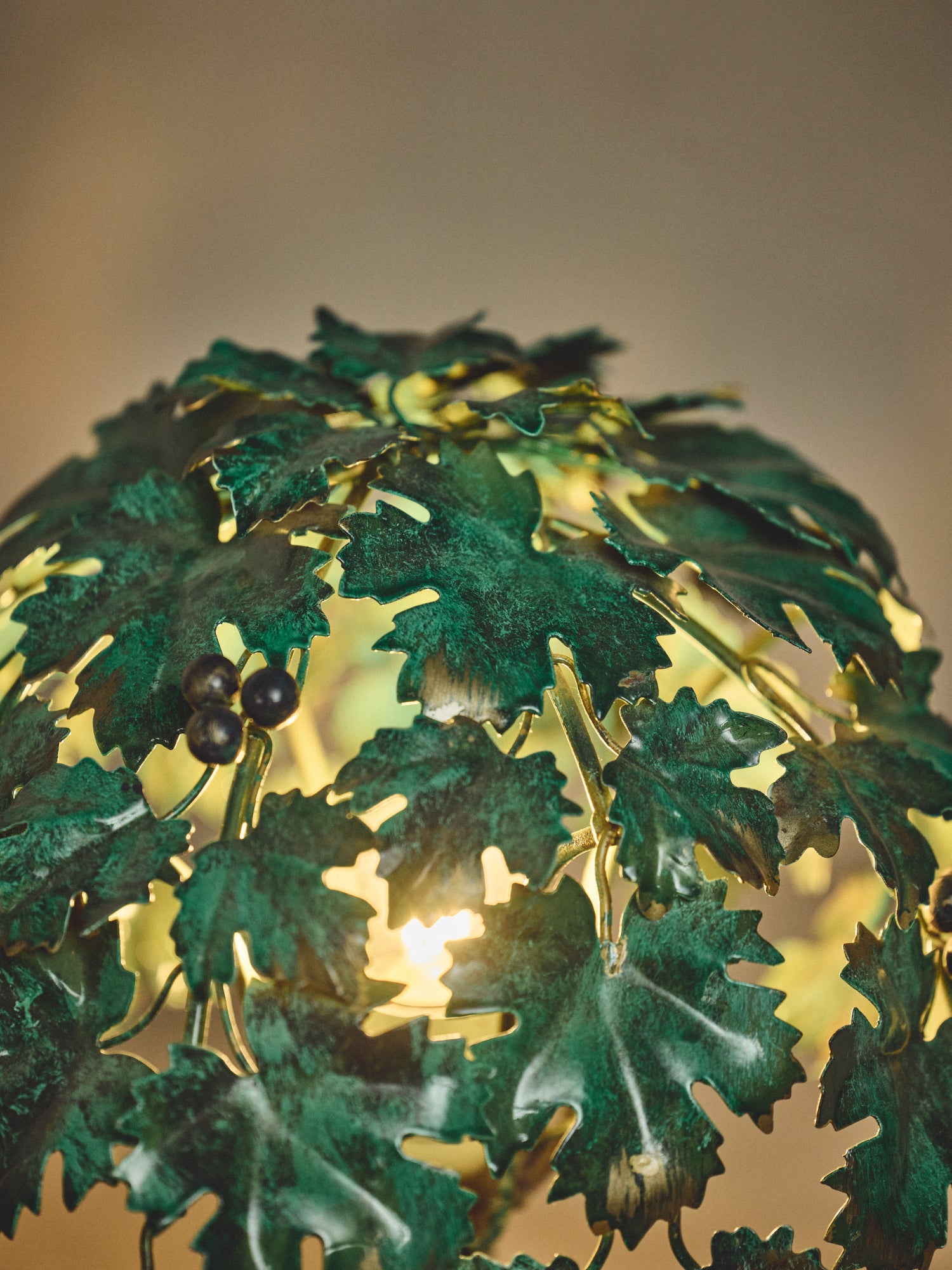 Grapevine Leaf Table Lamp