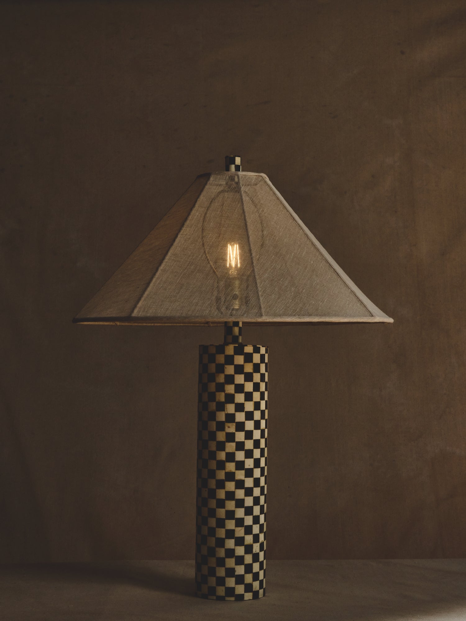 Lampes en os à carreaux