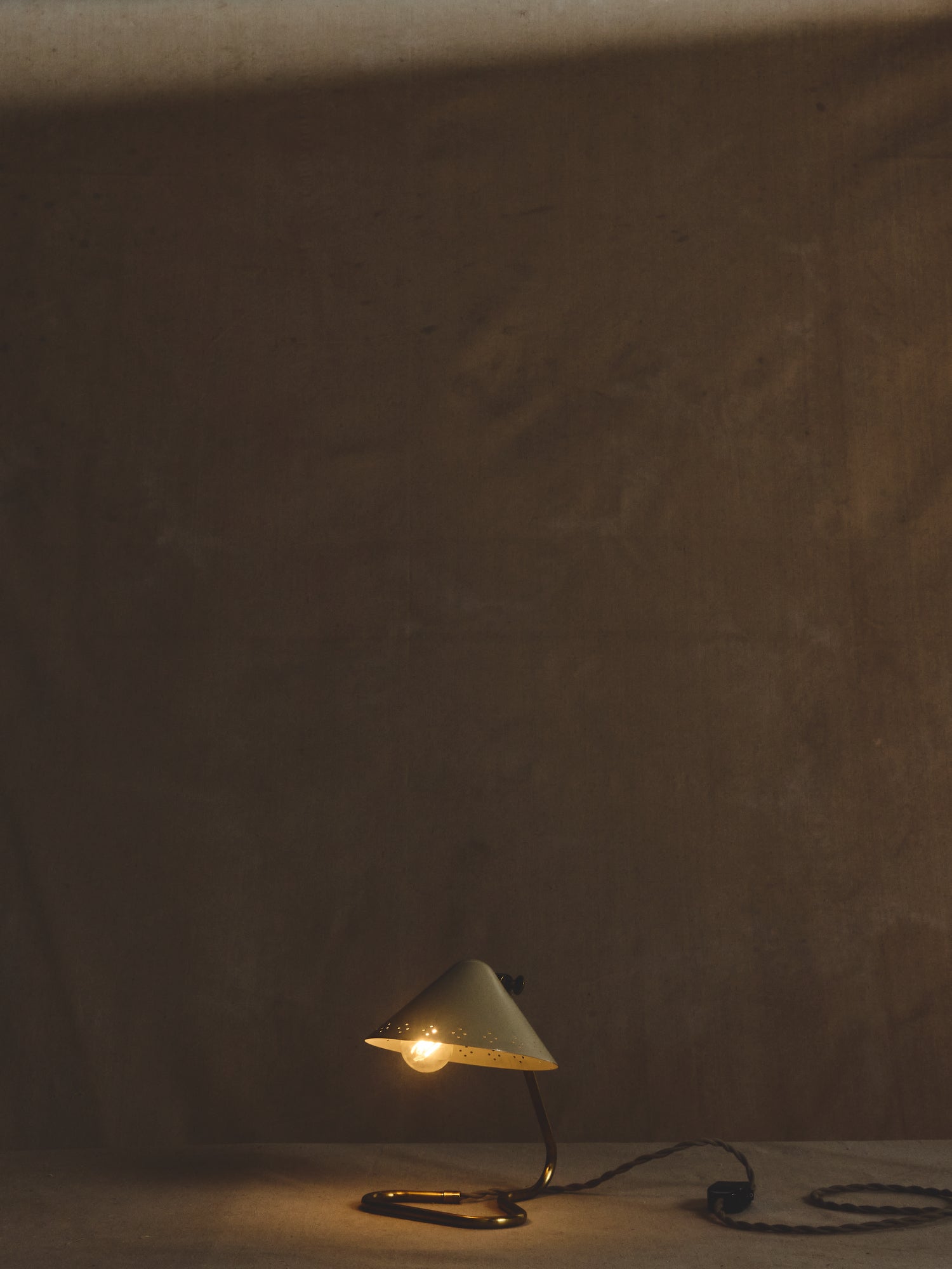 Petite lampe de table en laiton