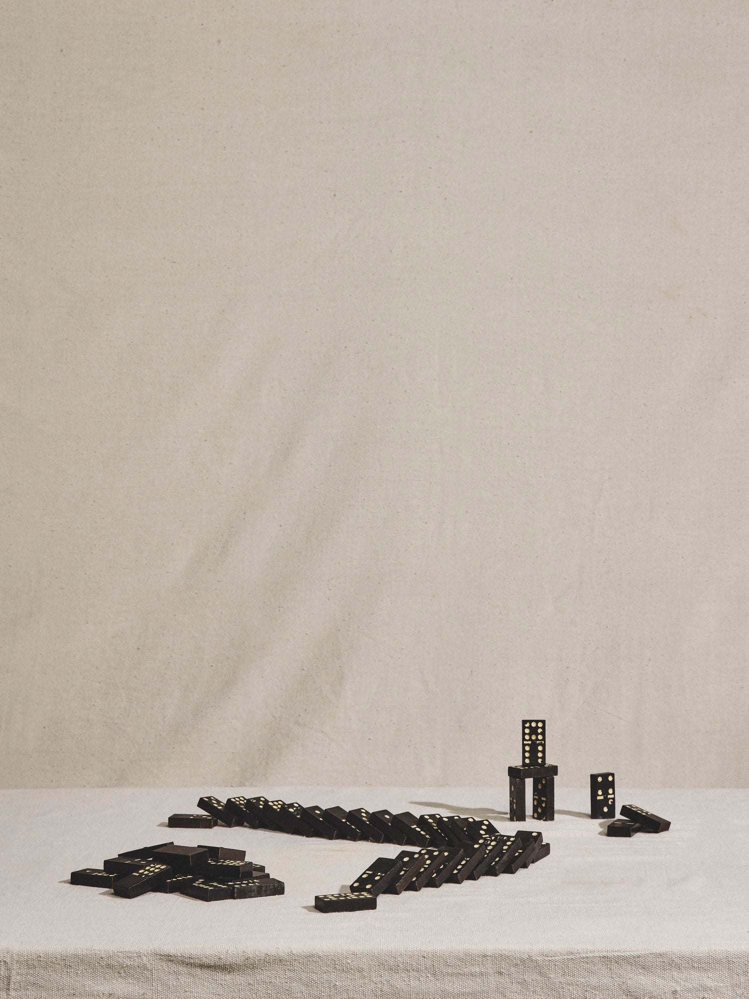 MCM Black Domino Set