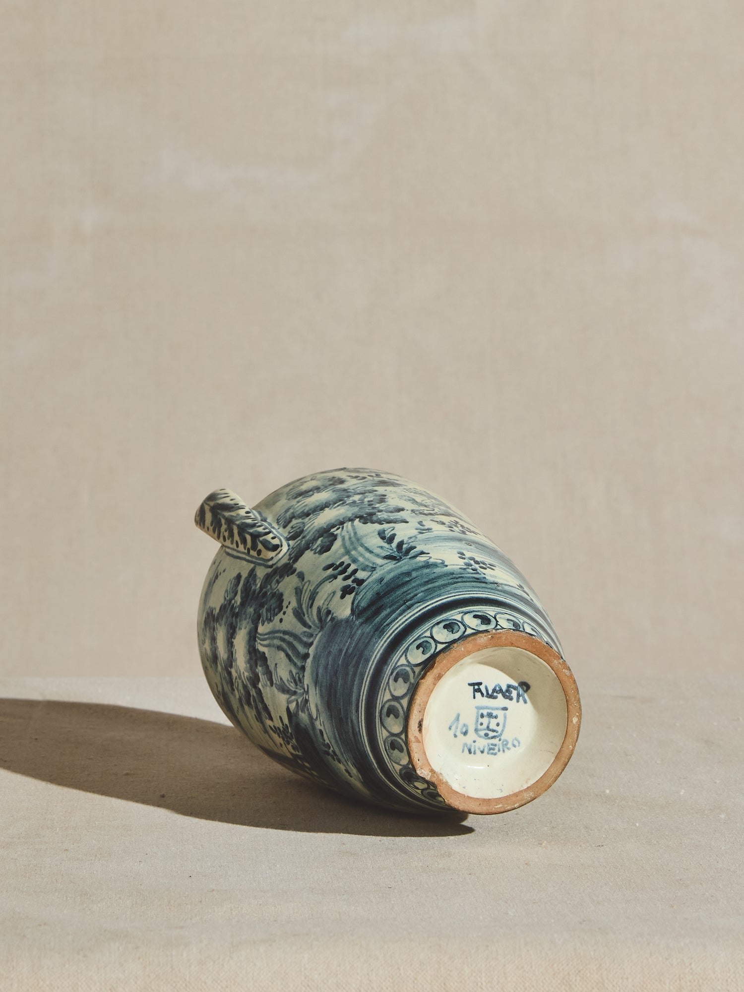 Hand painted clay pottery vase, stamped with the mark of Alaer Niveiro.