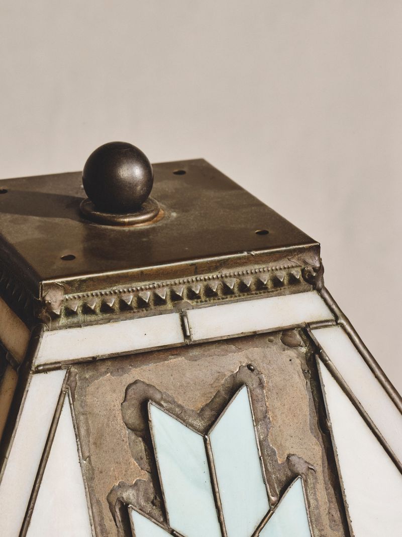 Oak Tiffany Style Table Lamp