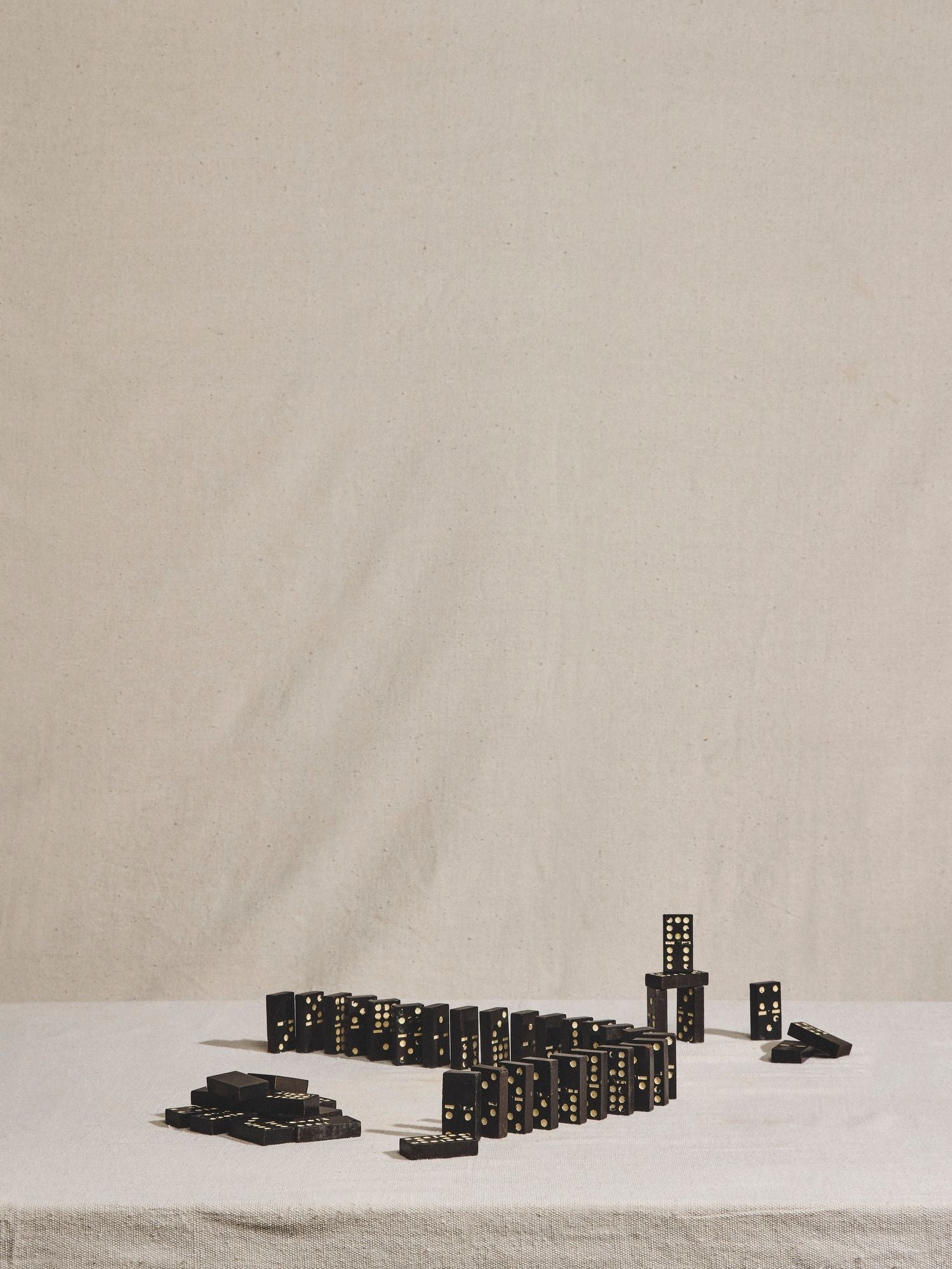 MCM Black Domino Set